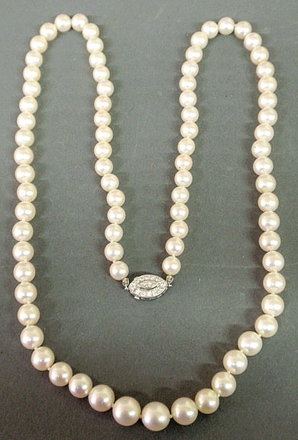 Appraisal: Cultured pearl necklace with graduated pearls from mm to mm