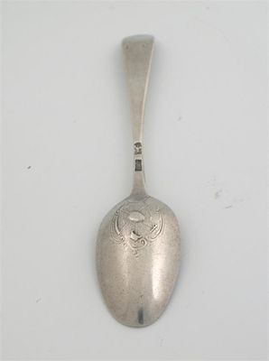 Appraisal: A George III picture back teaspoons Hanoverian pattern with gardeners