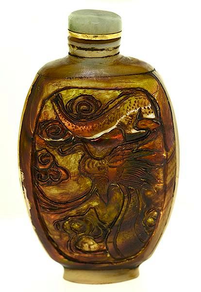 Appraisal: Chinese hardstone carved snuff bottle Chinese hardstone carved snuff bottle