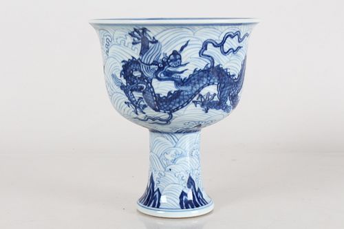 Appraisal: A CHINESE DRAGON-DECORATING BLUE AND WHITE PORCELAIN FO A Chinese