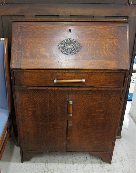 Appraisal: AN OAK SLANT-FRONT DESK English early th century the slant