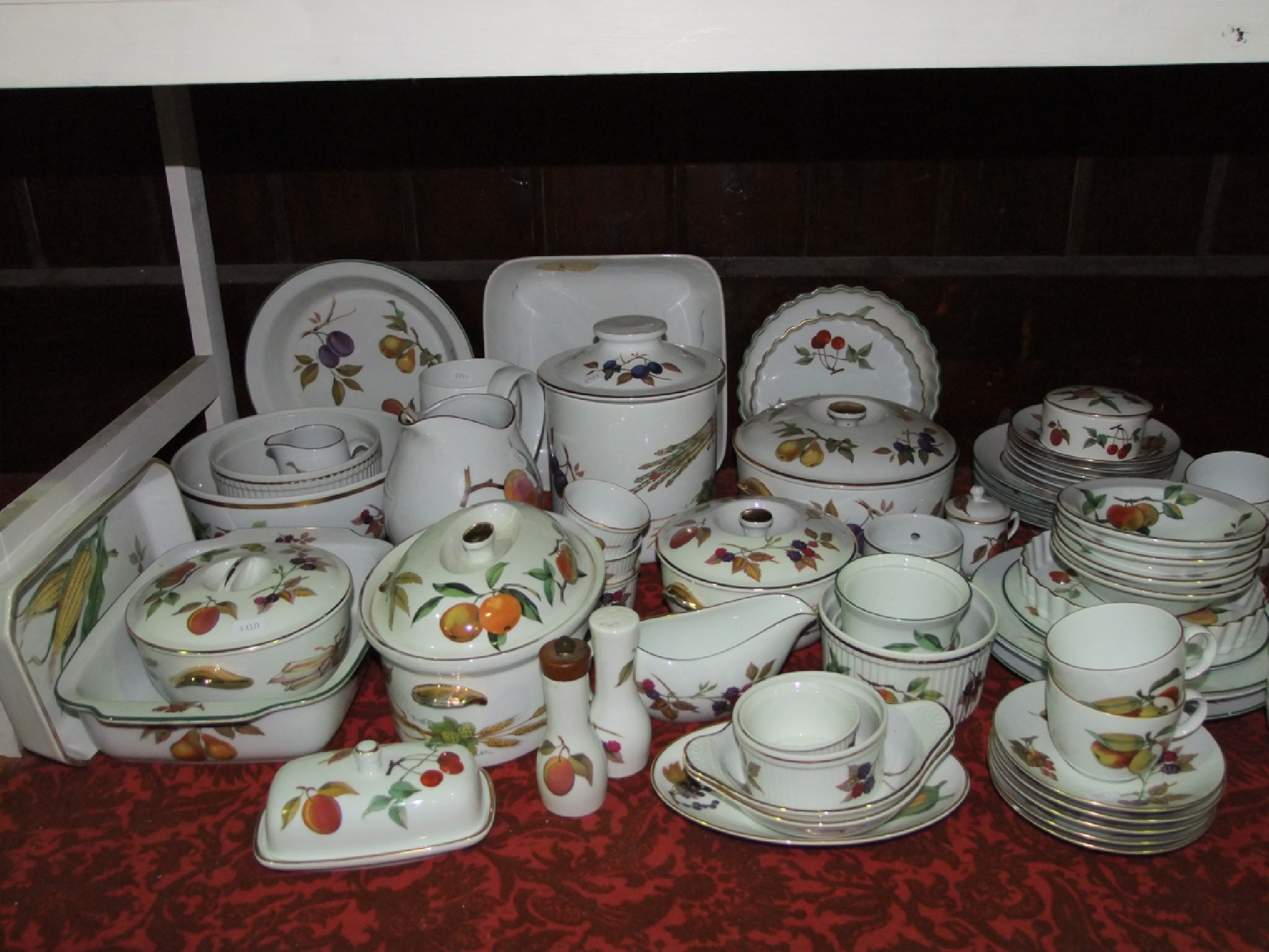 Appraisal: An extensive collection of Royal Worcester Evesham pattern oven to