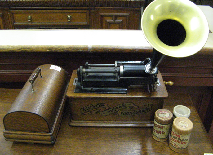 Appraisal: EDISON CYLINDER PHONOGRAPH Home model serial H c having a