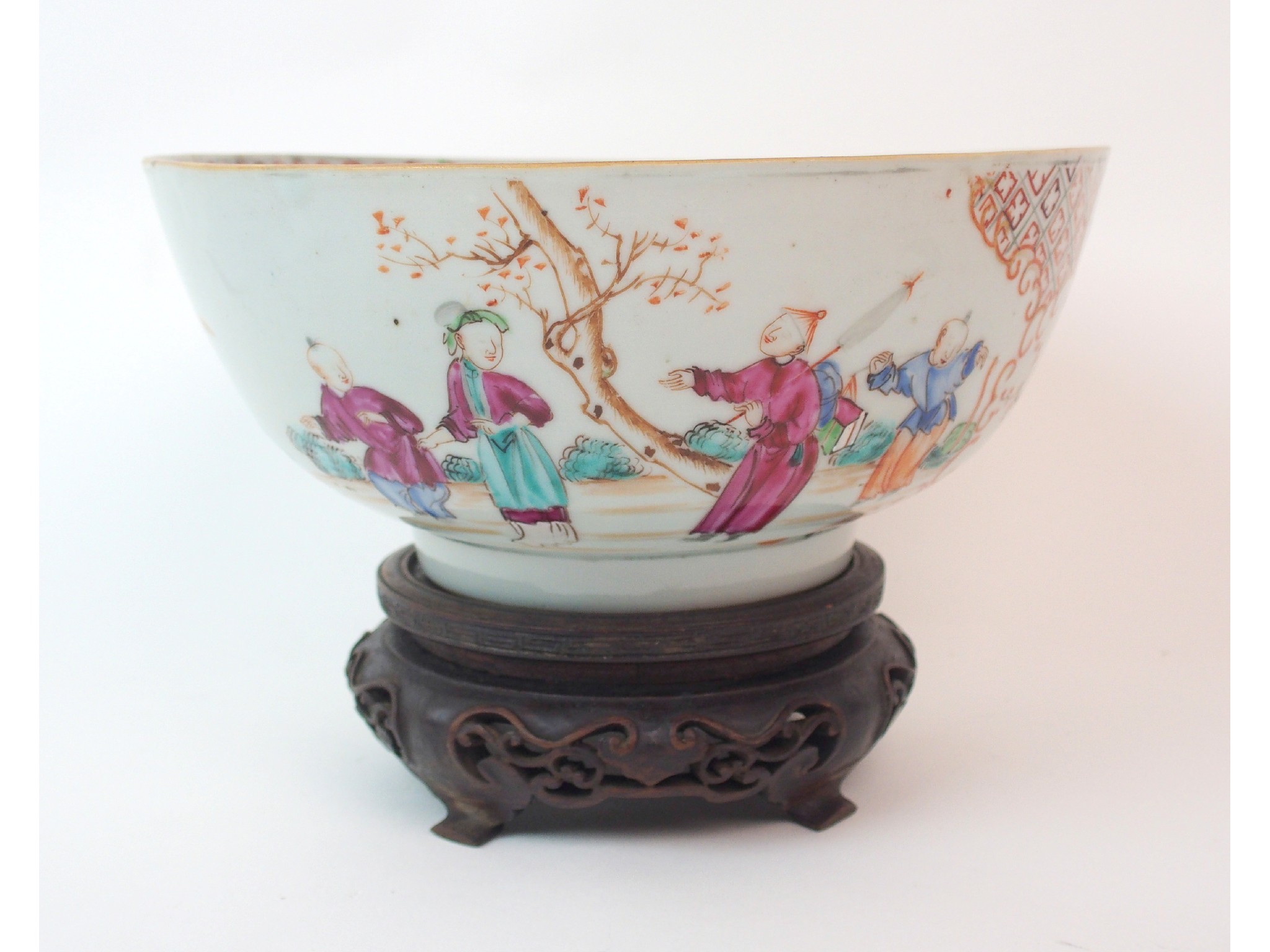 Appraisal: A Chinese export famille rose bowlpainted with families in gardens