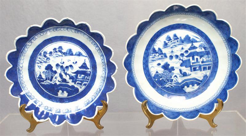 Appraisal: th c Chinese porcelain canton scalloped border plates largest measures