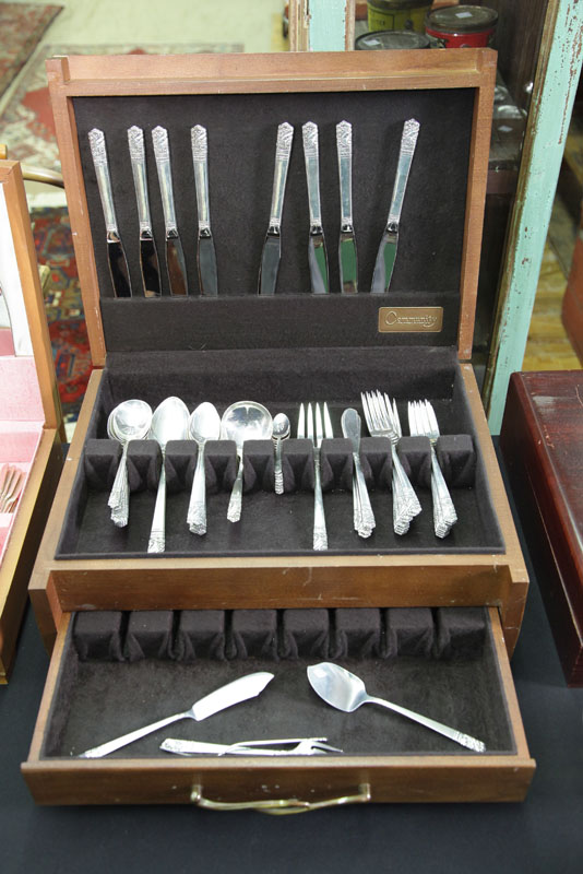 Appraisal: SET OF HEIRLOOM STERLING SILVER FLATWARE In the Mansion House