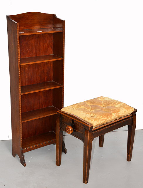 Appraisal: AN EDWARDIAN OPEN FRONT STANDING BOOKCASE with five shelves and