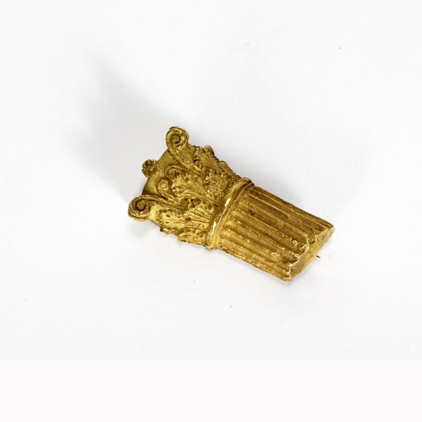 Appraisal: Gold K brooch pin in the form of a Classical