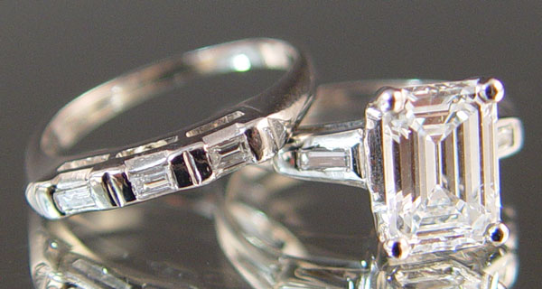 Appraisal: PLATINUM AND CT EMERALD CUT DIAMOND WEDDING RING The engagement