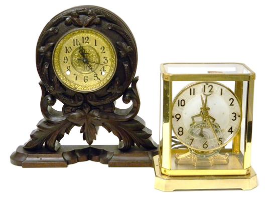 Appraisal: Two clocks Modern United Clock Company mantle clock glass panel