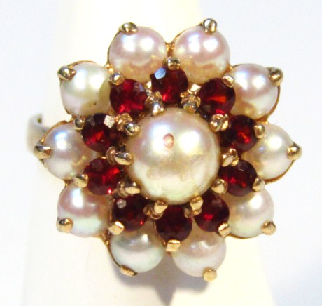 Appraisal: An Edwardian ct gold dress ring set with garnets and