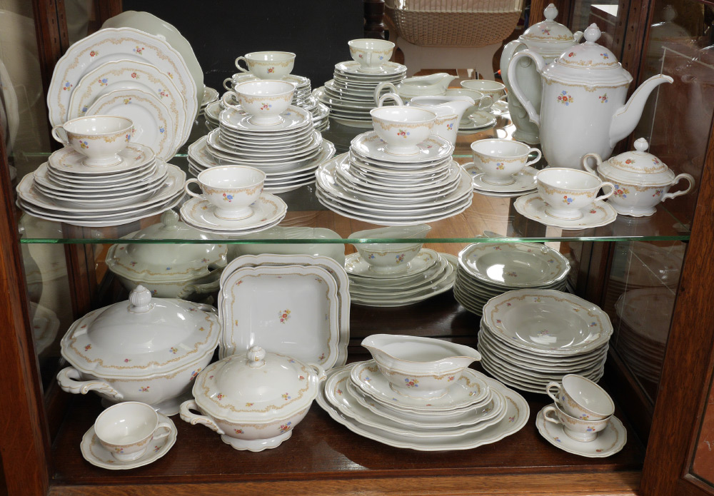 Appraisal: HUTSCHENREUTHER FINE CHINA Approx pieces to include the large tureen