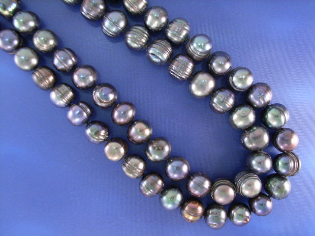 Appraisal: An - mm double strand dyed black fresh water pearl