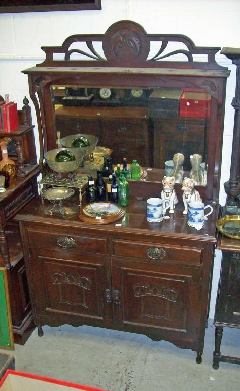 Appraisal: An Edwardian sideboard with raised mirror back -