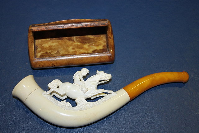 Appraisal: A MEERSCHUM PIPE in the form of a race horse