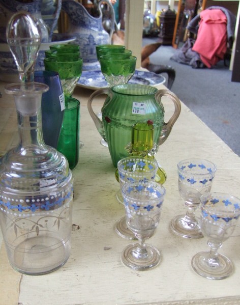 Appraisal: A quantity of glassware including six green etched glass wine