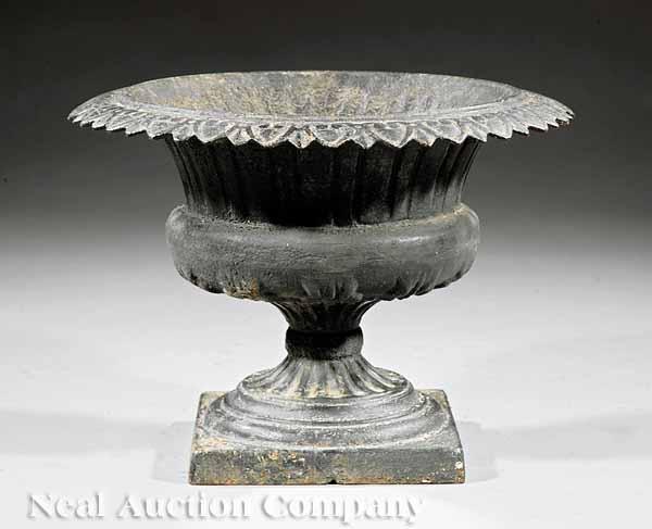 Appraisal: An American Cast Iron Garden Urn th c of Classical