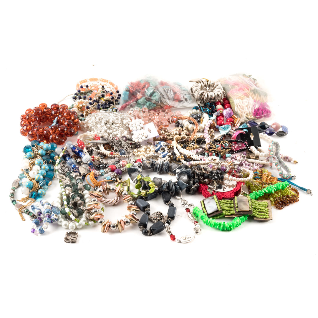 Appraisal: Assortment of costume jewelry mostly beads