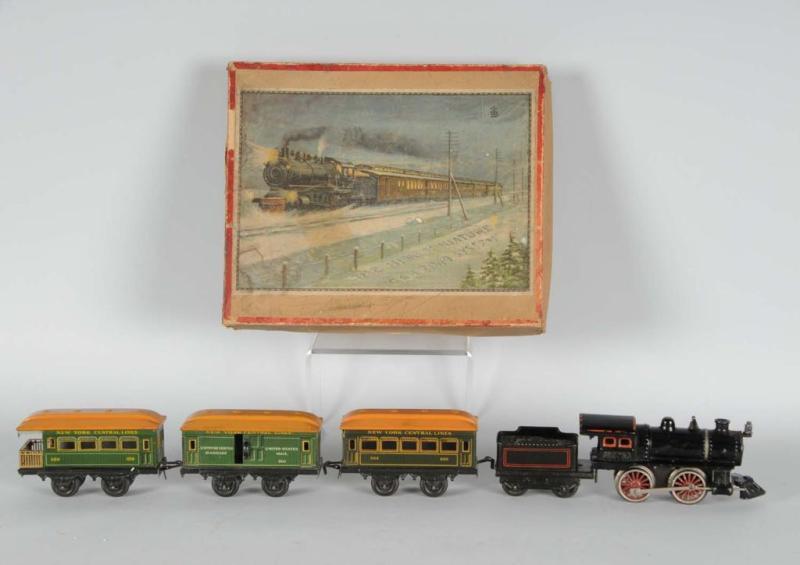 Appraisal: Bing O-Gauge Clockwork Passenger Train Set Description Includes original box