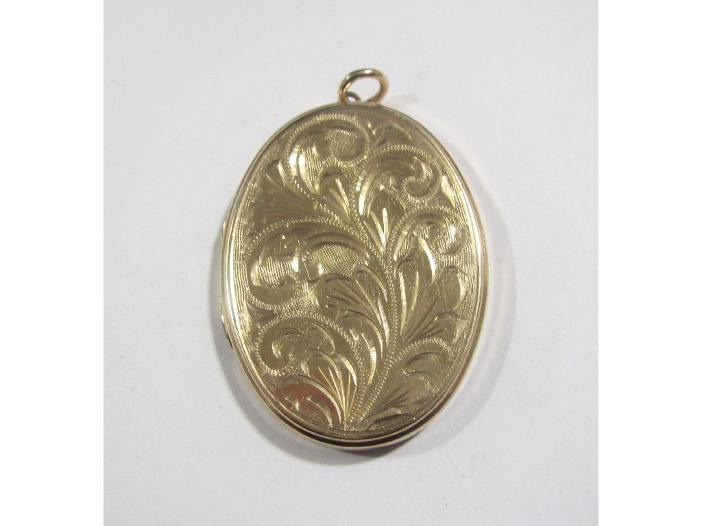 Appraisal: Nine carat gold engraved photo locket x mm Approximately gms