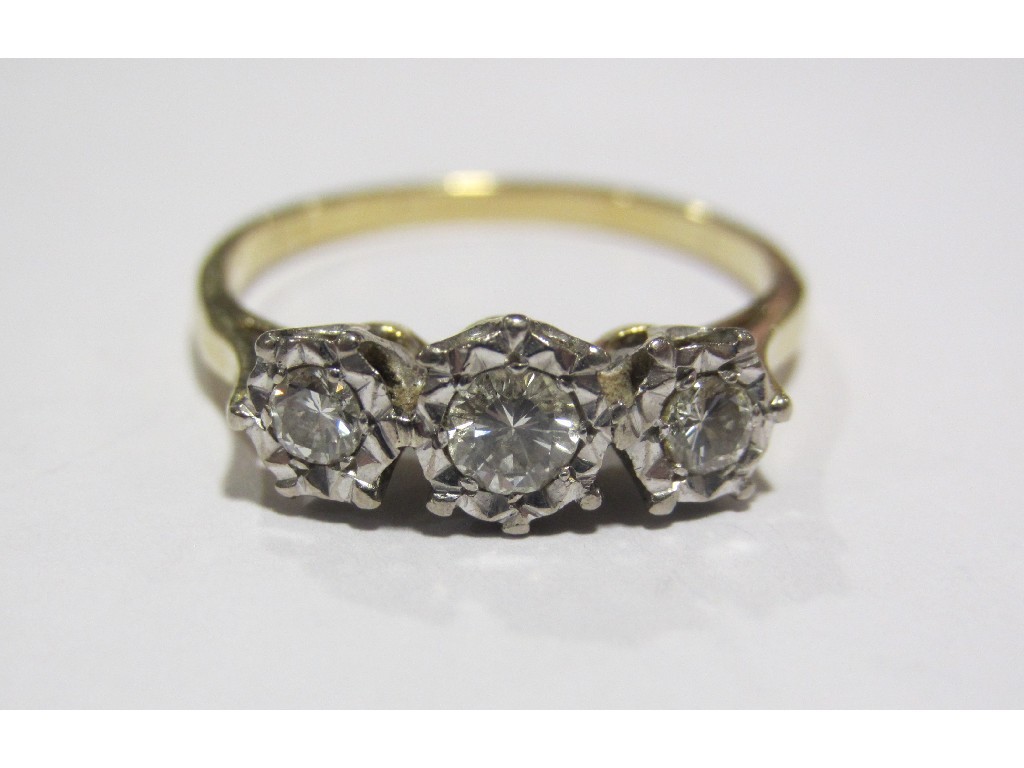 Appraisal: Eighteen carat gold diamond three stone ring