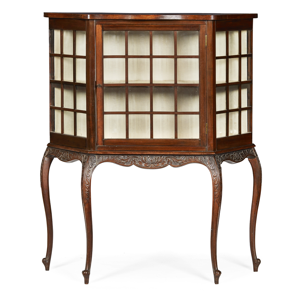 Appraisal: GEORGIAN STYE MAHOGANY DISPLAY CABINET TH CENTURY the serpentine top