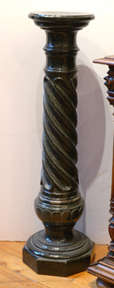 Appraisal: A VERDE MARBLE PEDESTAL The twist turn column raised on