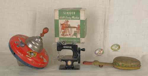 Appraisal: Child's Singer sewing machine model early th c in original