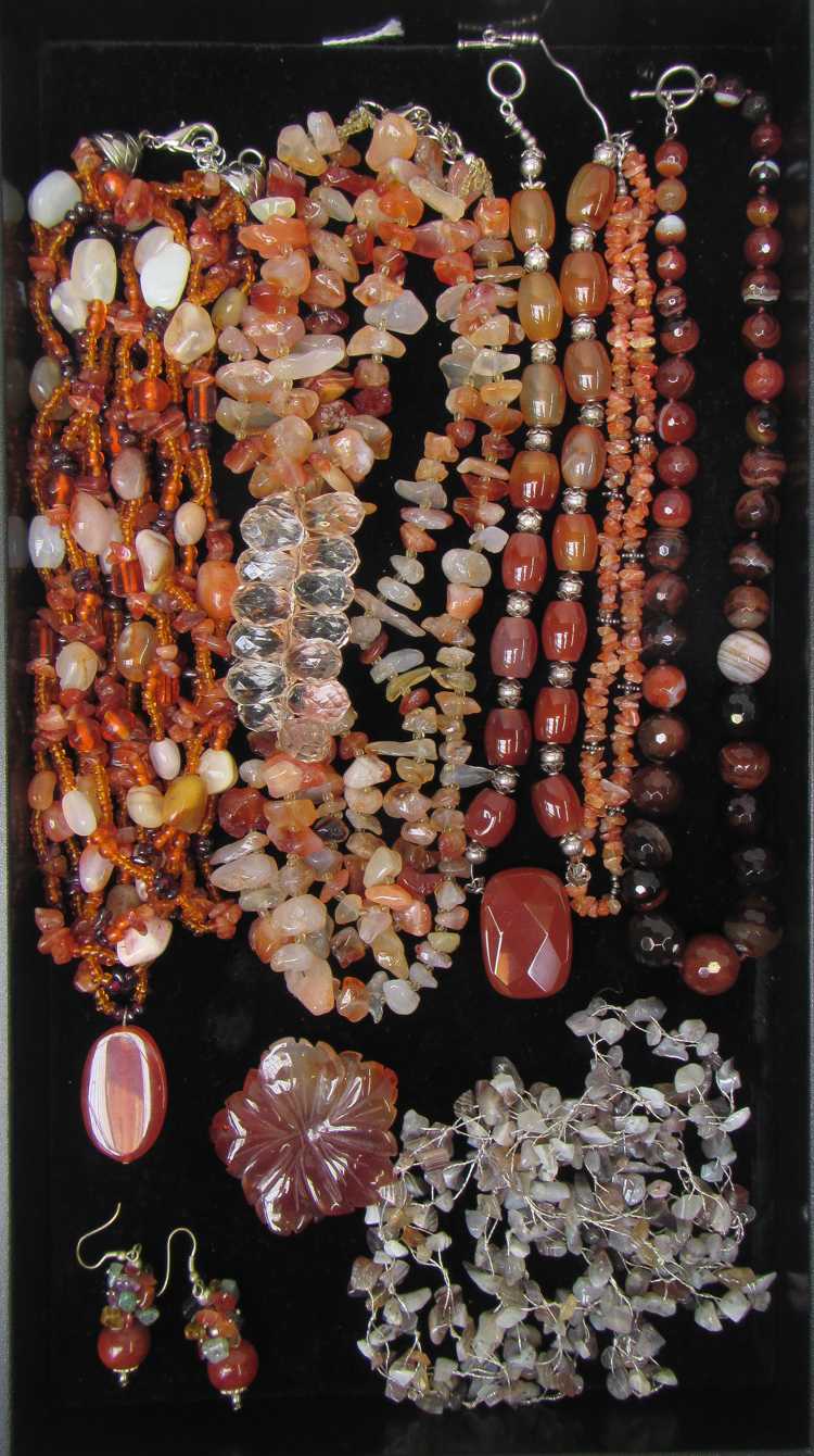 Appraisal: NINE ARTICLES OF AGATE AND CARNELIAN JEWELRY including three multi