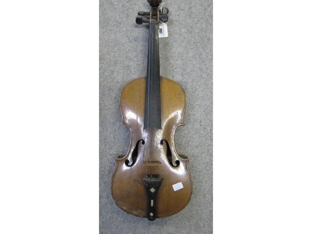 Appraisal: Violin case available