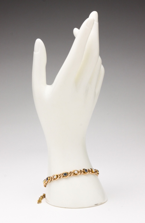 Appraisal: English late th century Victorian open link yellow gold bracelet