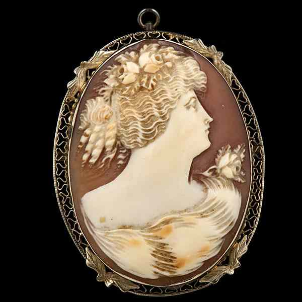 Appraisal: Ladies Large Agate Cameo Brooch Pendant A carved portrait cameo