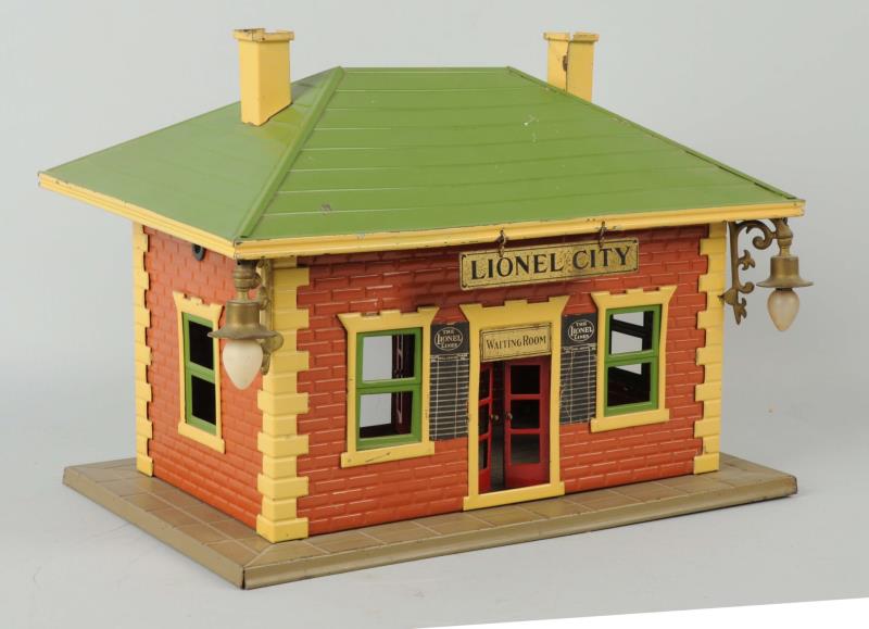 Appraisal: Lionel City Train Station This station has minor scratching only