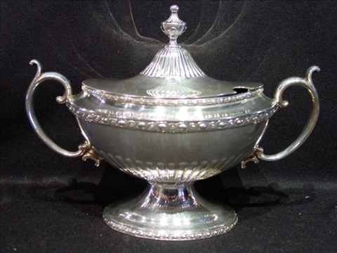 Appraisal: SILVERPLATE SAUCE TUREEN W LID