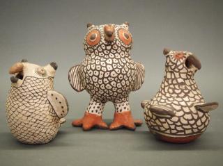 Appraisal: Zuni Pueblo owl figures Three early th century Zuni Pueblo