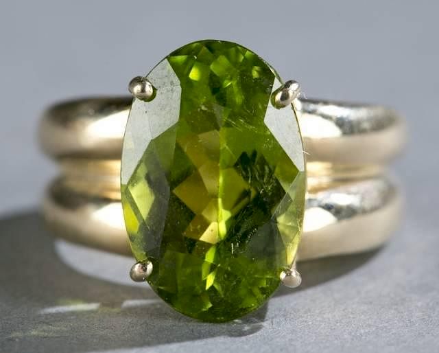 Appraisal: Peridot and kt yellow gold ring A Peridot and kt