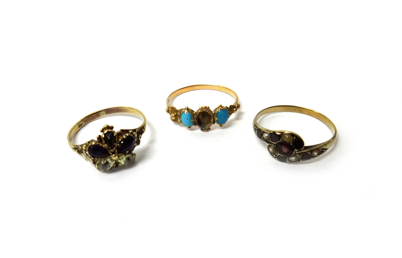 Appraisal: A Victorian amethyst garnet and chrysolite set cluster ring designed