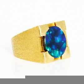 Appraisal: A ct gold oval opal signet ring size X gms