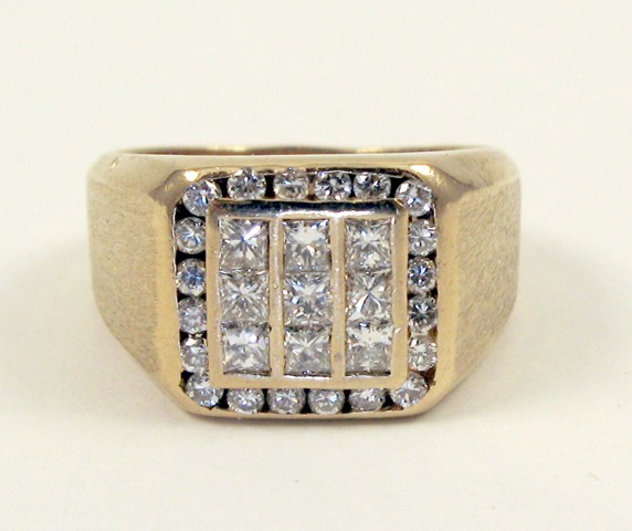 Appraisal: MAN'S DIAMOND AND FOURTEEN KARAT GOLD RING The top of