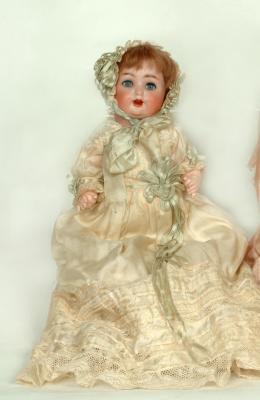 Appraisal: A Schutzmeister Quendt bisque head character girl doll with blue