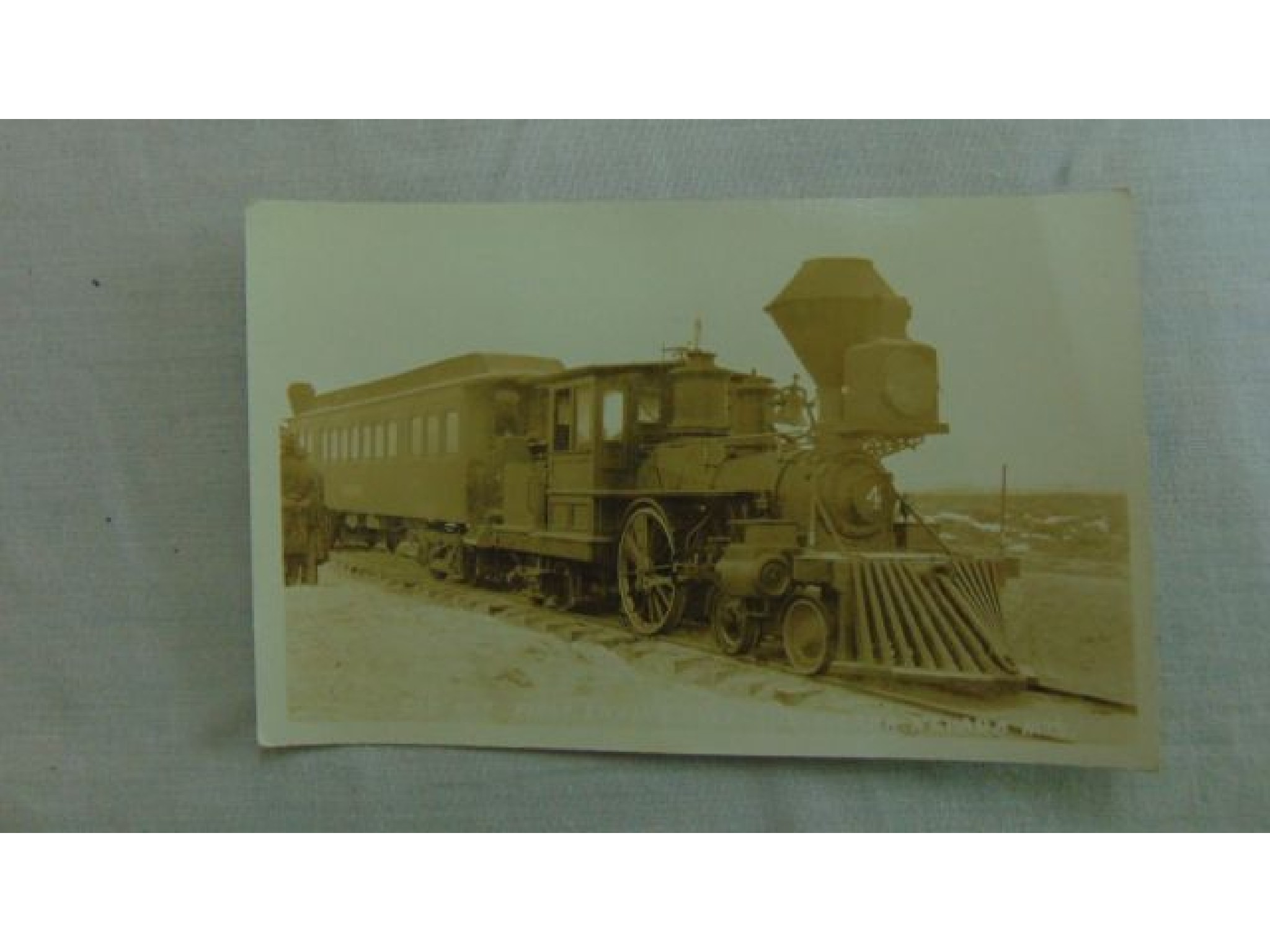 Appraisal: cards all American Canadian related including railway engine sky scrapers