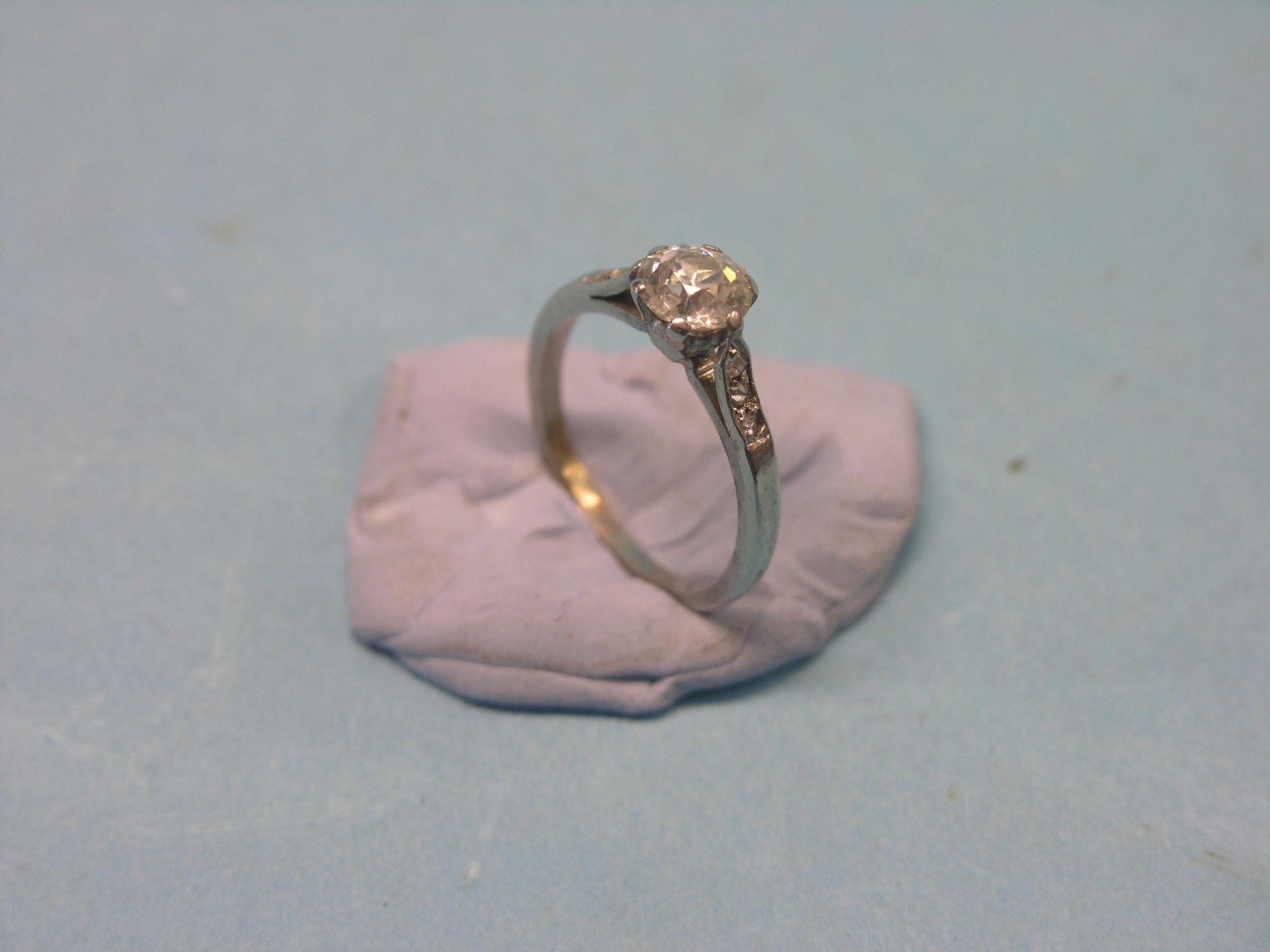 Appraisal: A diamond solitaire ring approx ct diamond-chip shoulders white metal