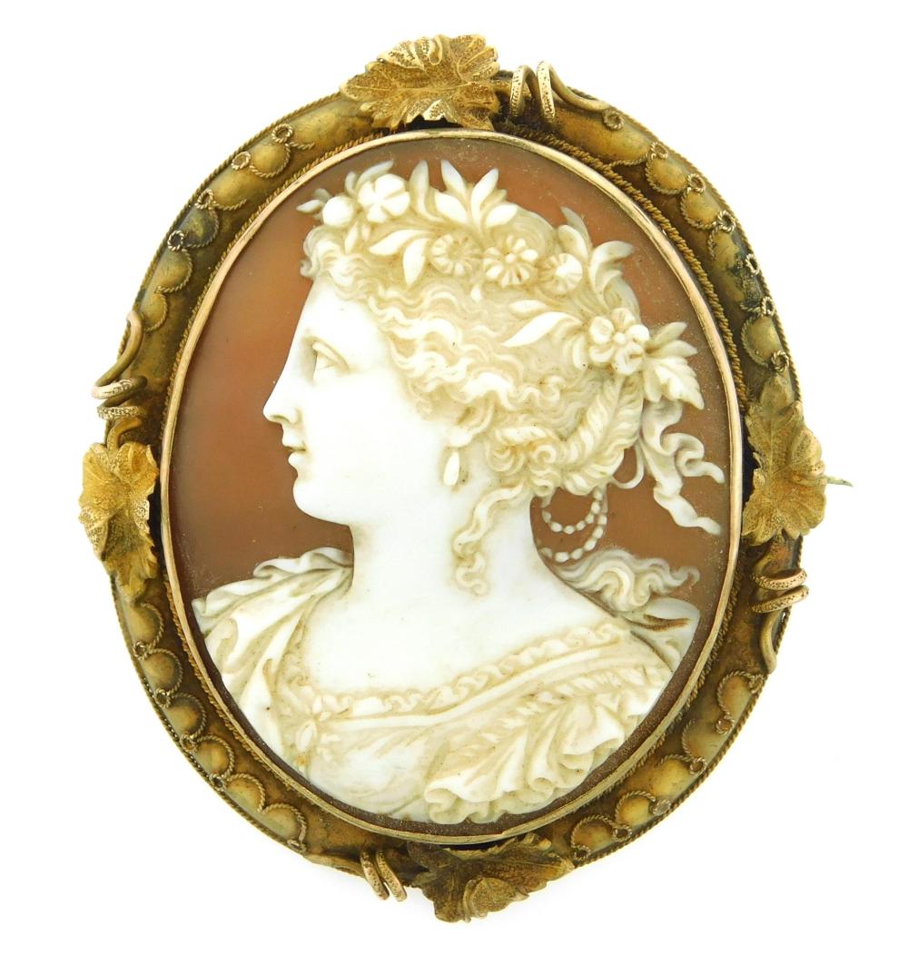 Appraisal: JEWELRY K Cameo Pin oval frame with Etruscan granulation and