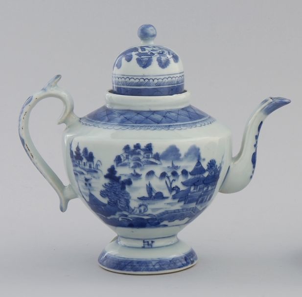 Appraisal: CHINESE EXPORT CANTON PORCELAIN OVERSIZE TEAPOT Mid- th CenturyWith high