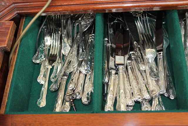 Appraisal: A LARGE QUANTITY OF KINGS PATTERN SILVER PLATED CUTLERY to