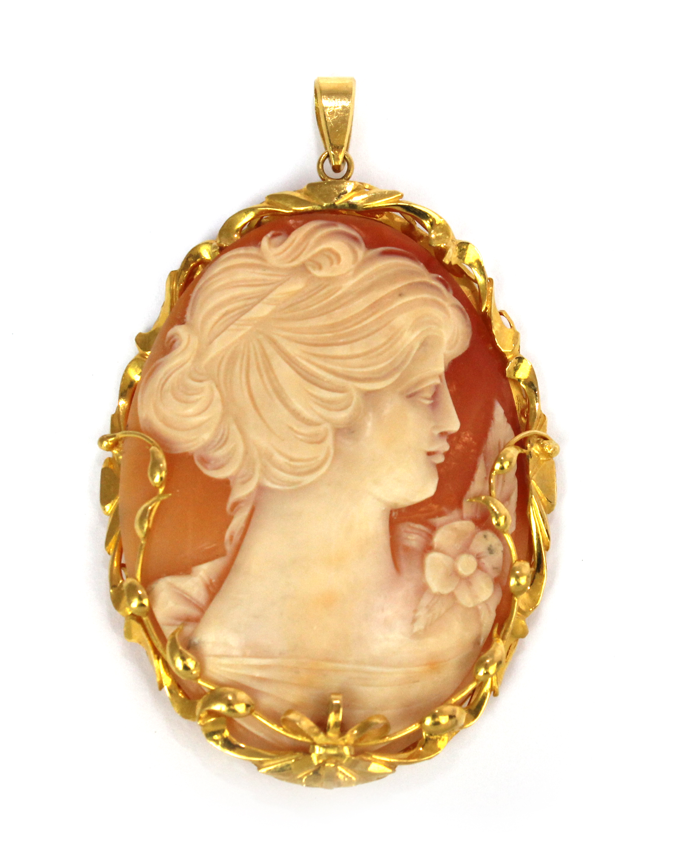 Appraisal: A gold mounted oval shell cameo pendant carved as the