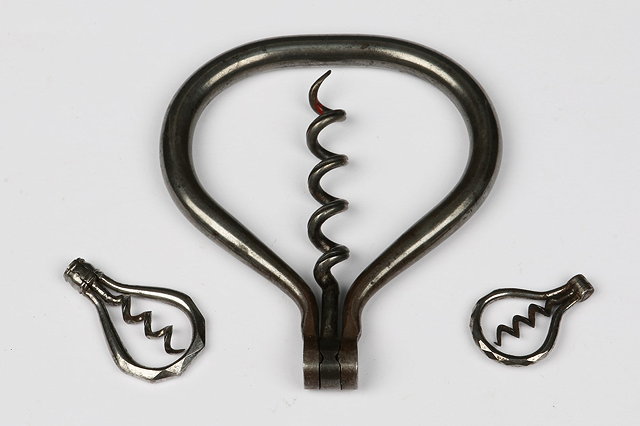 Appraisal: A LARGE FOLDING BOW CORKSCREW with split helix cm open