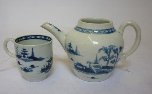 Appraisal: A FIRST PERIOD WORCESTER PORCELAIN TEAPOT of flared cylindrical form