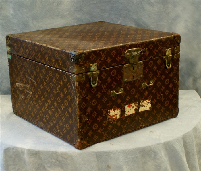 Appraisal: Louis Vuitton hat box x x some corrosion to hinges