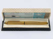 Appraisal: A gold plated Sheaffer fountain pen in Parker presentation box